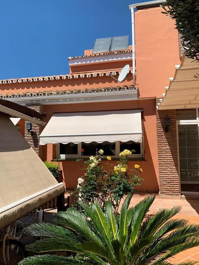 Chalet Con Piscina A 50 M De La Playa . Villa Marbella