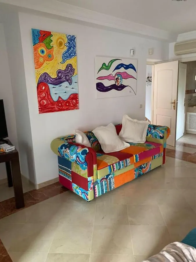 Chalet Con Piscina A 50 M De La Playa . Marbella