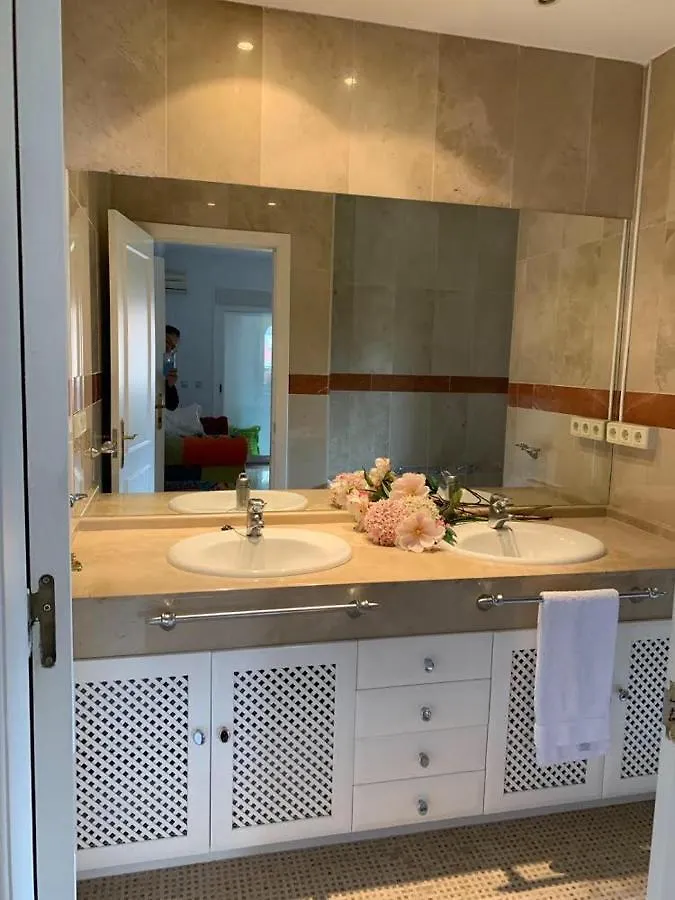 Dom wakacyjny Chalet Con Piscina A 50 M De La Playa . Marbella