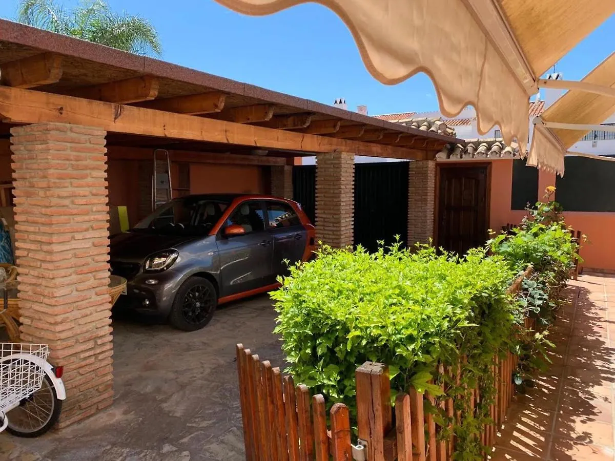 Chalet Con Piscina A 50 M De La Playa . Marbella